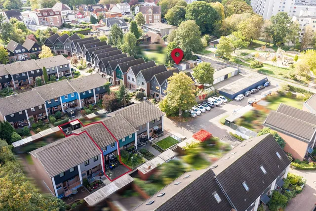 Gepflegtes Reihenhaus in gefragter Lage von Bremen Grohn mit Stellplatz — Drohnenaufnahme