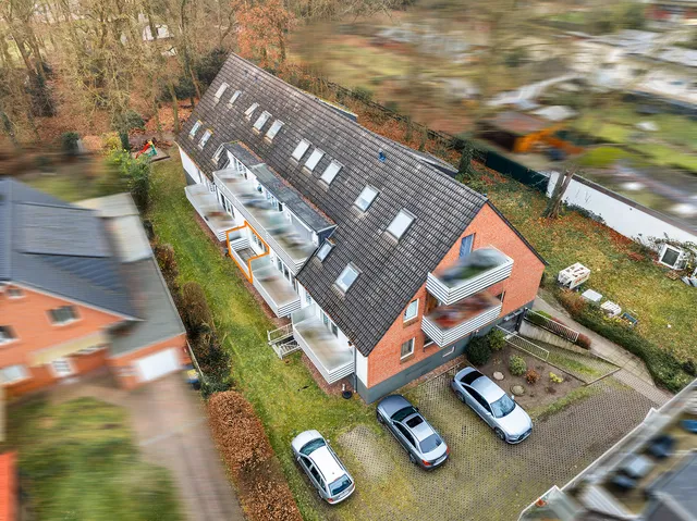 2-Zimmerwohnung mit Garage — Drohnenaufnahme 1