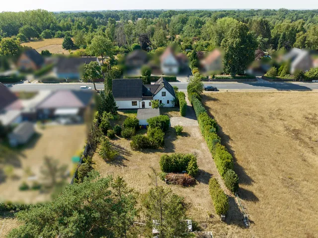 Einfamilienhaus mit 2 weiteren WE auf einem Traumgrundstück — Drohnenaufnahme 2