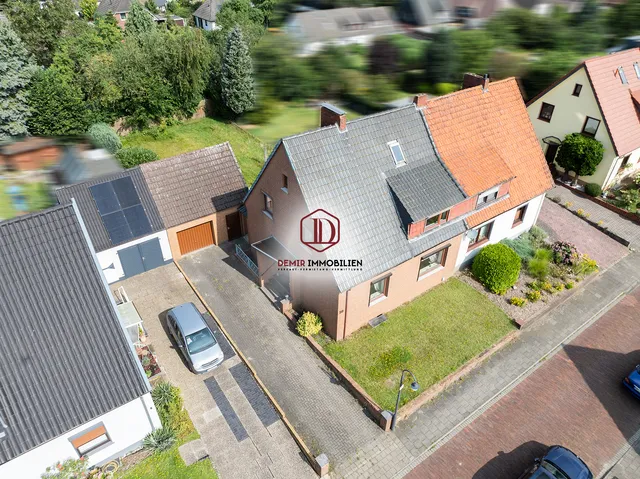 Attraktive Doppelhaushälfte in gefragter Lage in Bremen Farge — Titelbild