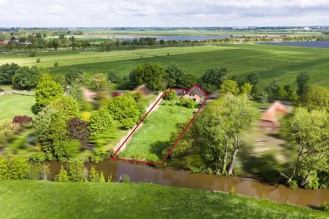Großzügiges EFH auf 2866 m² Grundstück und direkter Wasserlage an der Ollen — Drohnenaufnahme