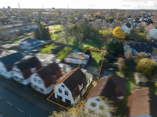 Ein/Zweifamilienhaus in gefragter Lage — Drohnenaufnahme 1