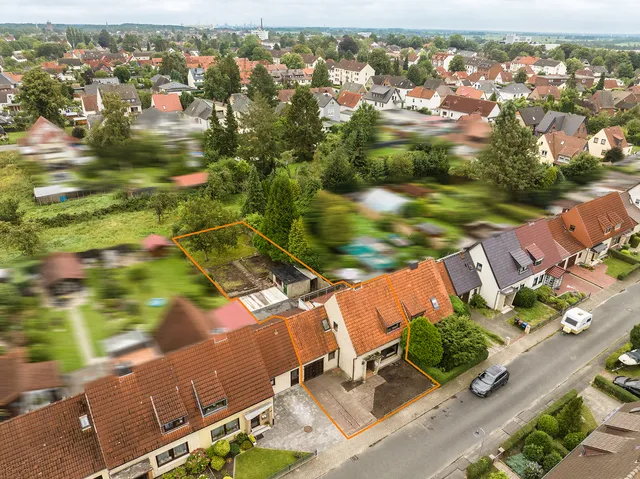 Doppelhaushälfte in gefragter Lage — Drohnenaufnahme 1