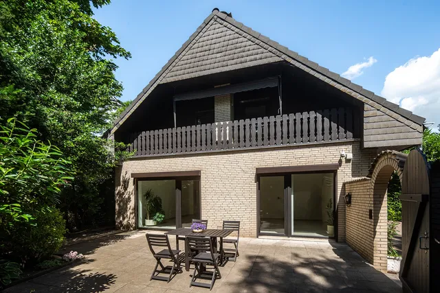 Modernisiertes Einfamilienhaus mit großem Grundstück in Lilienthal — Außenaufnahme