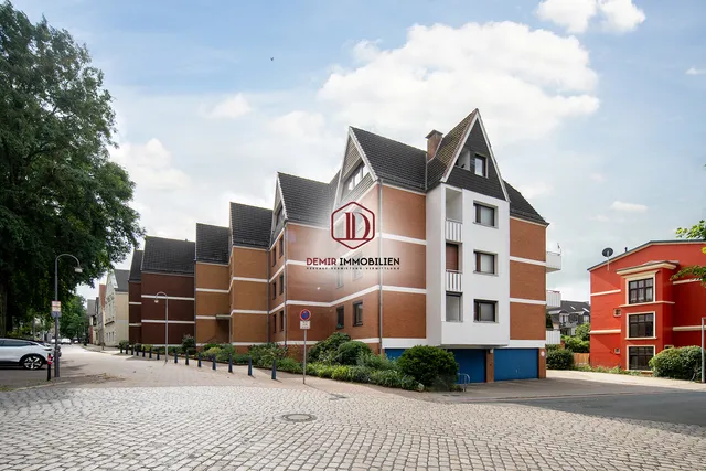 3-Zimmerwohnung mit Fahrstuhl und Garage — Titelbild