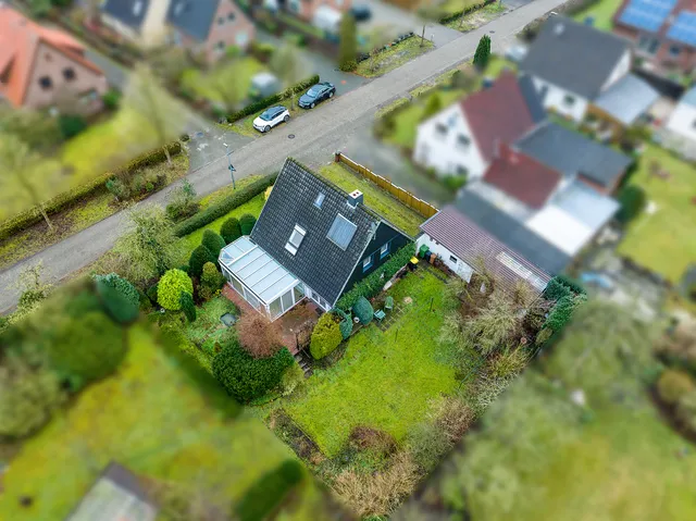 Einfamilienhaus in gefragter Lage — Drohnenaufnahme